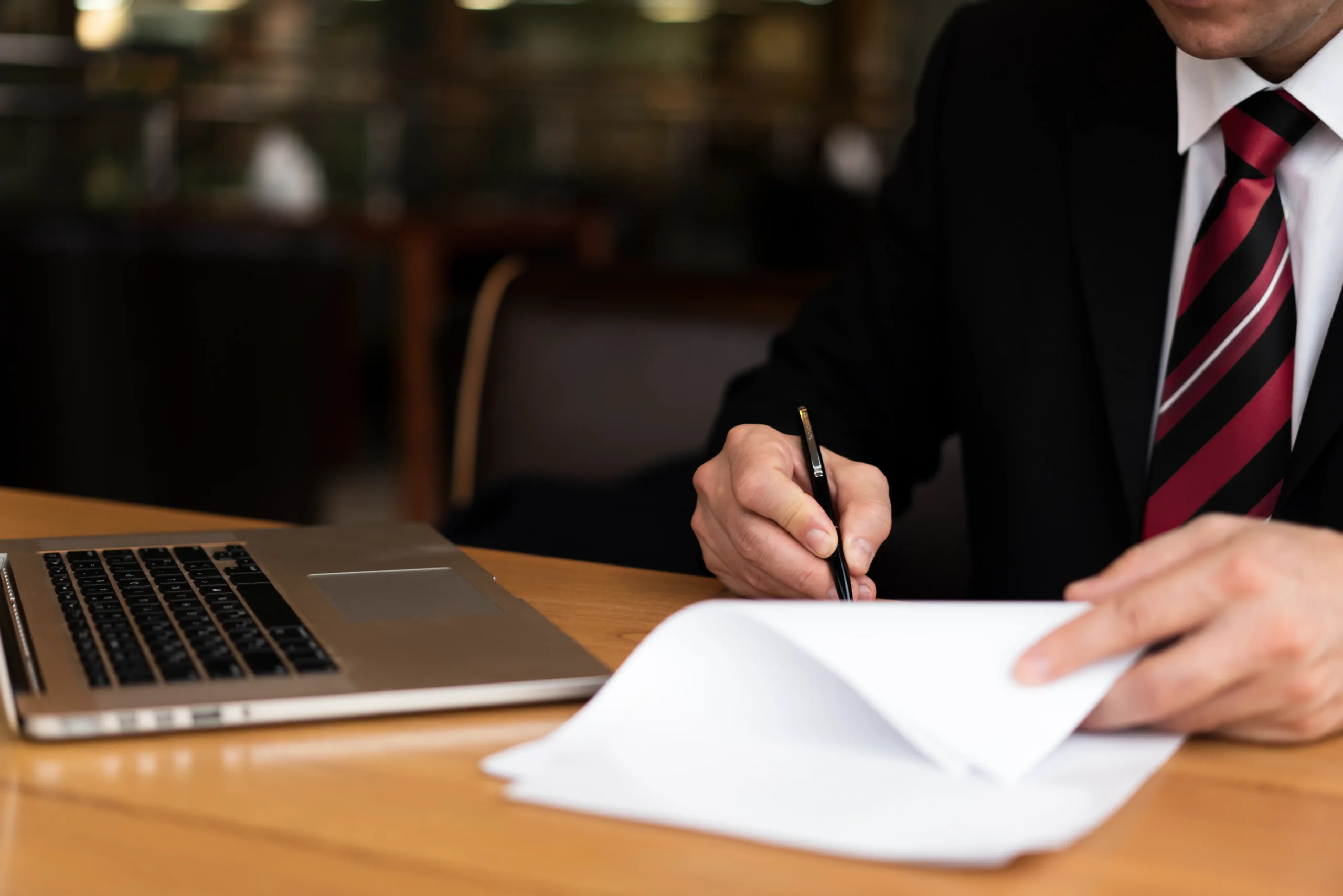 Electronic Signature app for Legal Contracts showing digital legal documents on a tablet, illustrating a secure digital signature app for legal contracts in modern law practice.