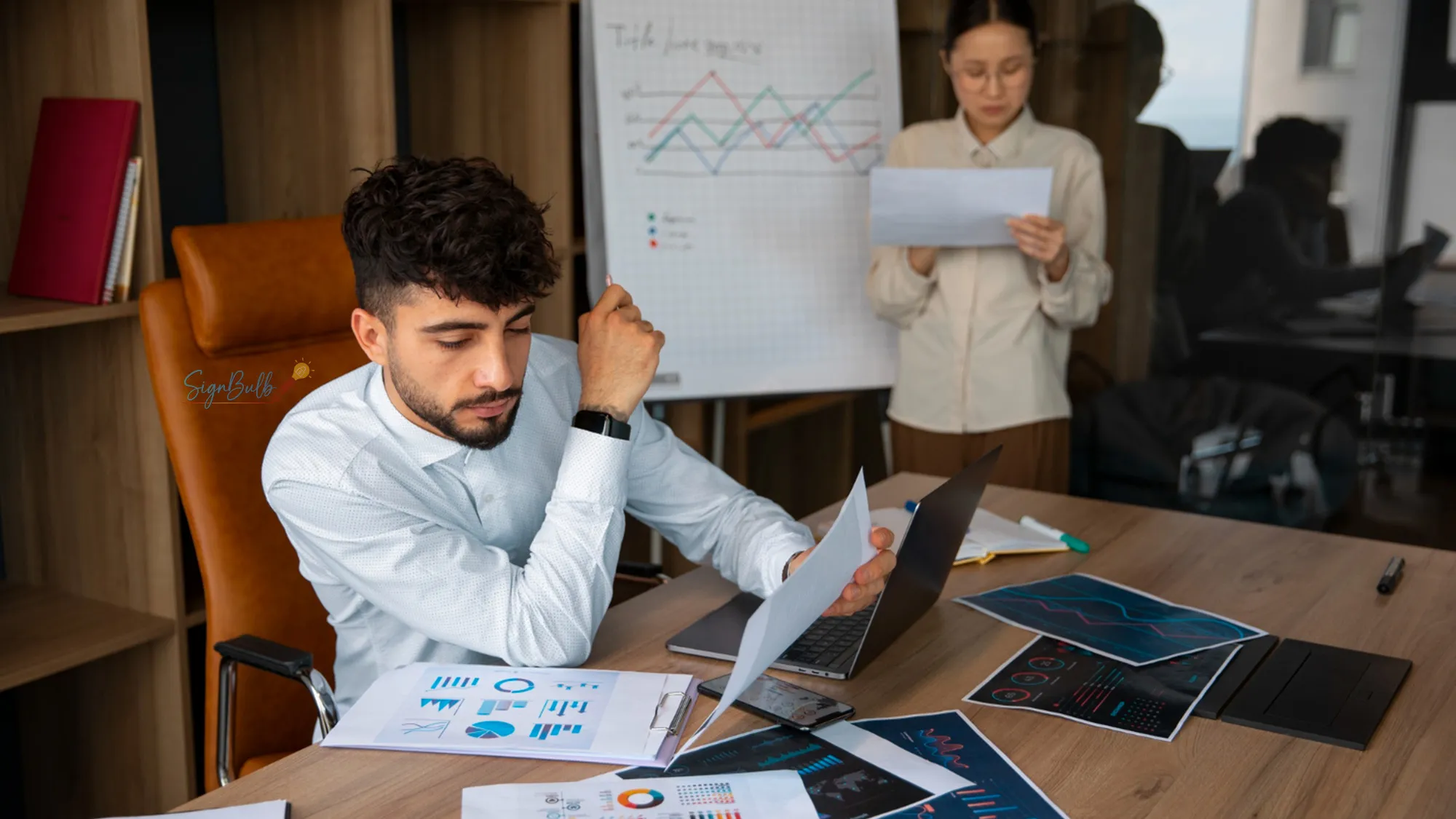 Affiliate marketing strategy workspace representing the best e-signature affiliate program, best SaaS affiliate programs, and promotion of an e-signature tool and e-signature app.